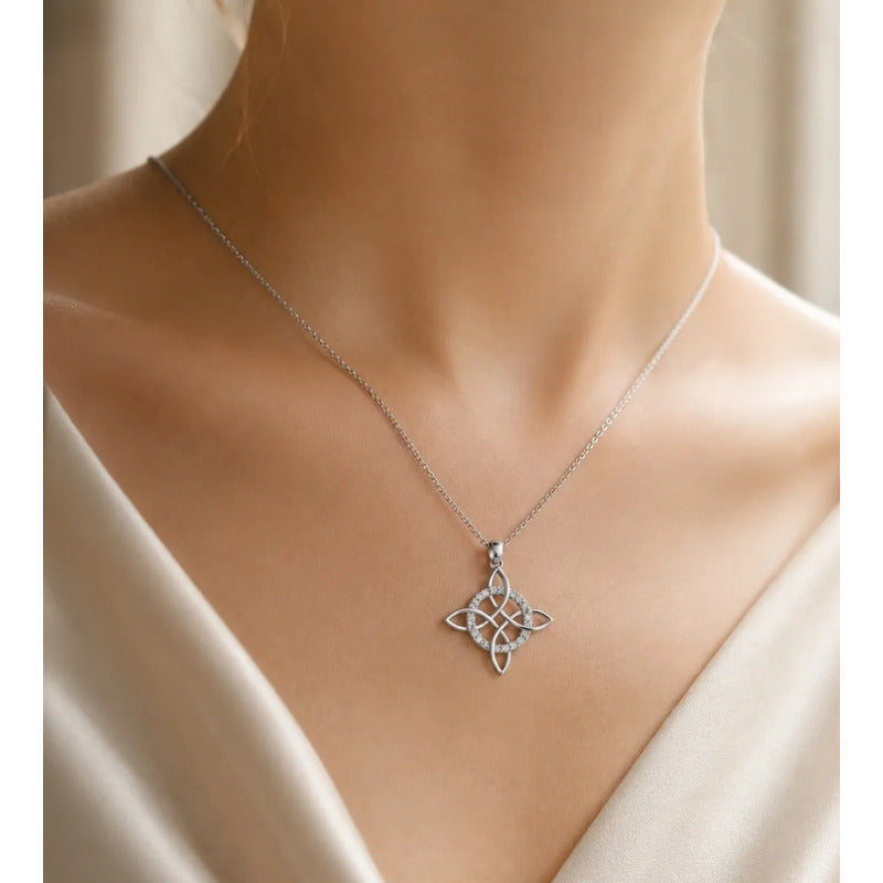 Collar Nudo De Bruja Con Brillos Protección Amuleto En Acero Plateado